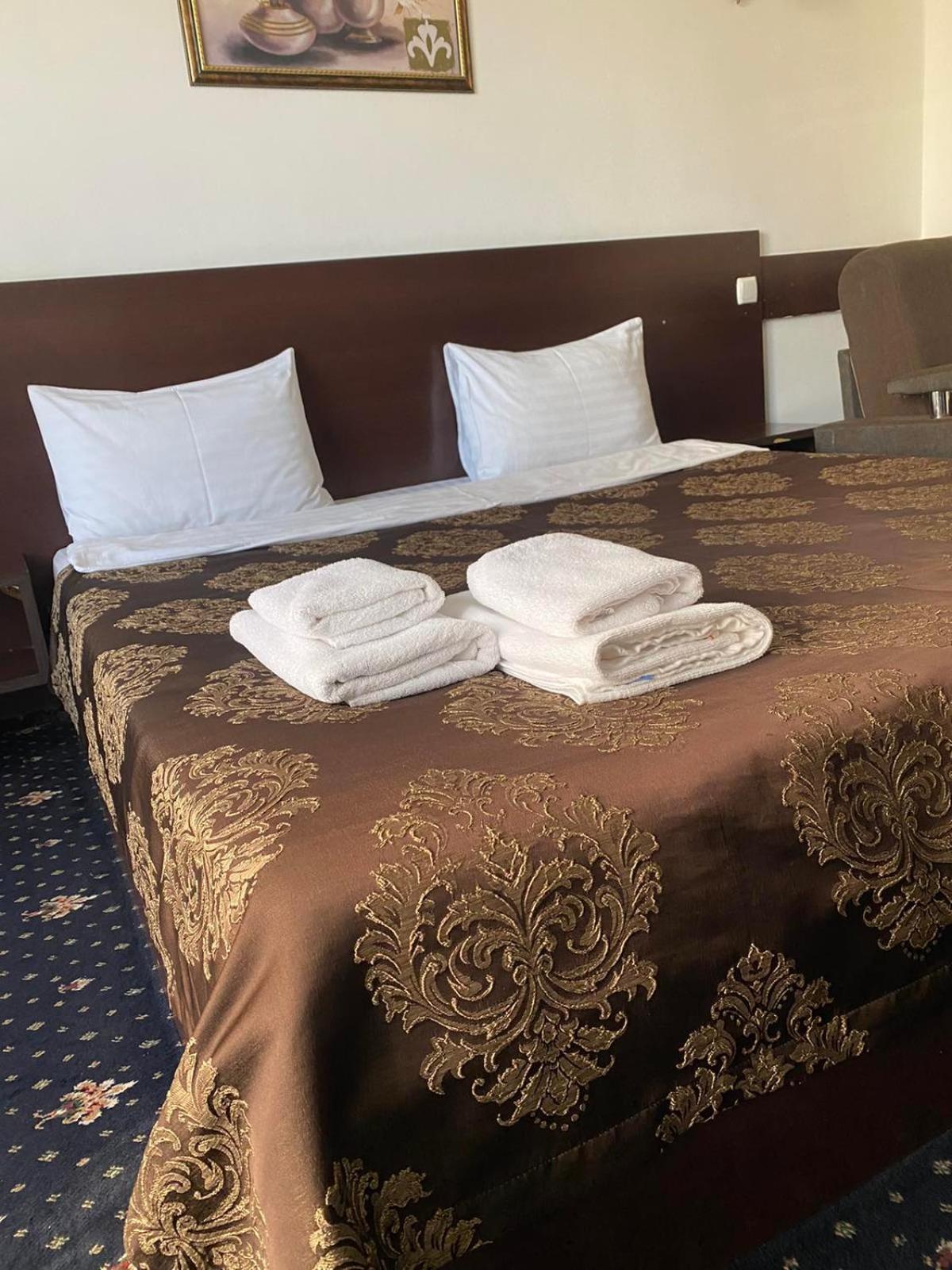 Faraon Hotel Ivano-Frankivsk Ngoại thất bức ảnh