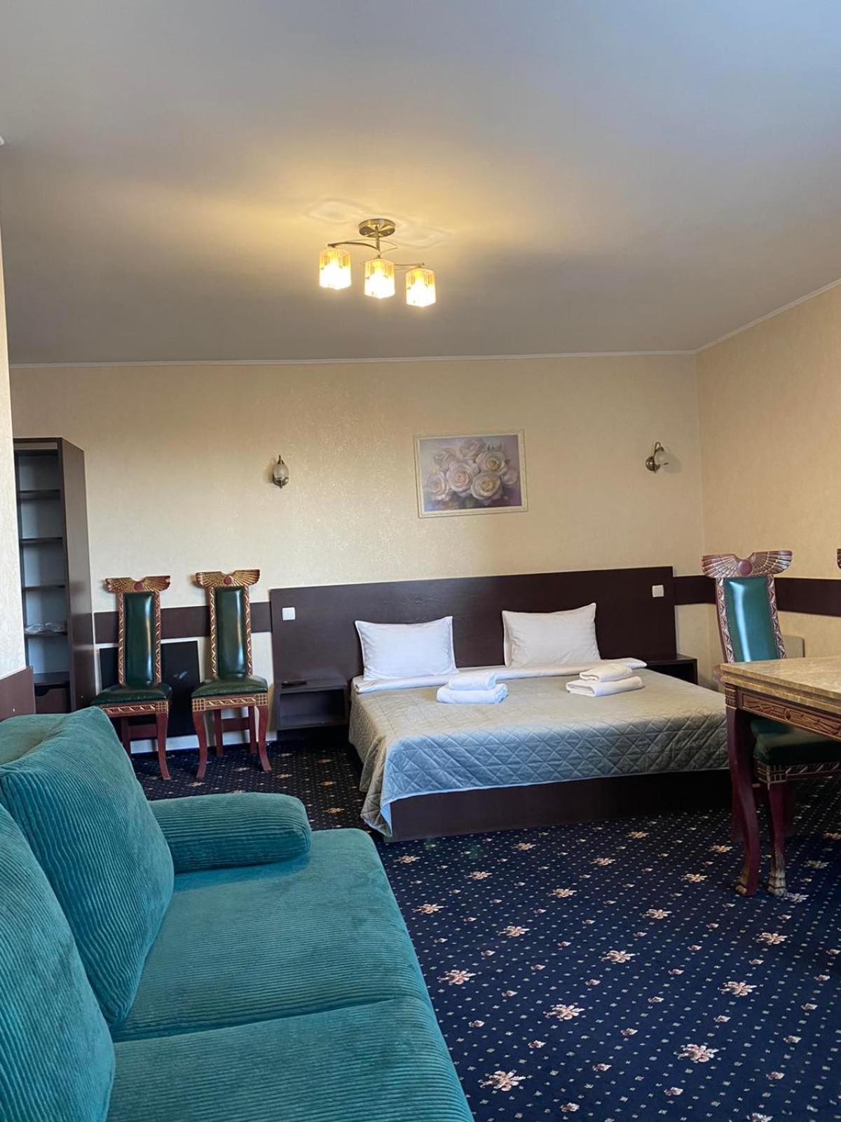 Faraon Hotel Ivano-Frankivsk Ngoại thất bức ảnh